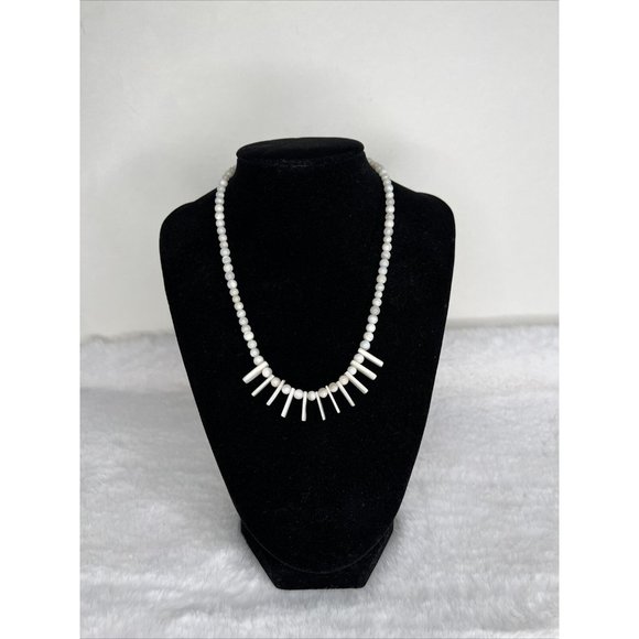 Vintage Fashion Beads Pendant Necklace White - Picture 1 of 15